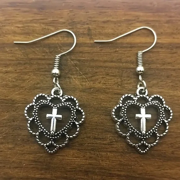 Heart Earrings - Picture 6 of 7